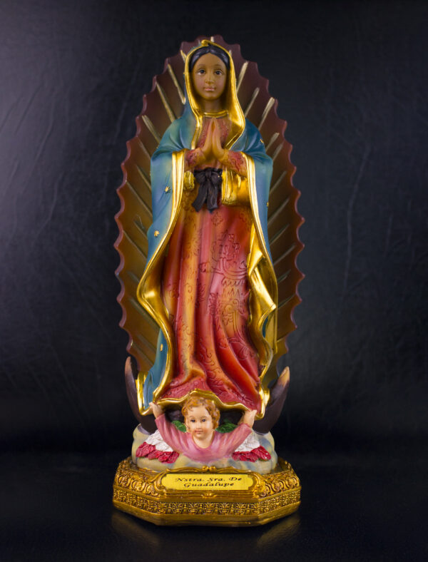 (Artículo en español) Estatua de Nuestra Señora de Guadalupe