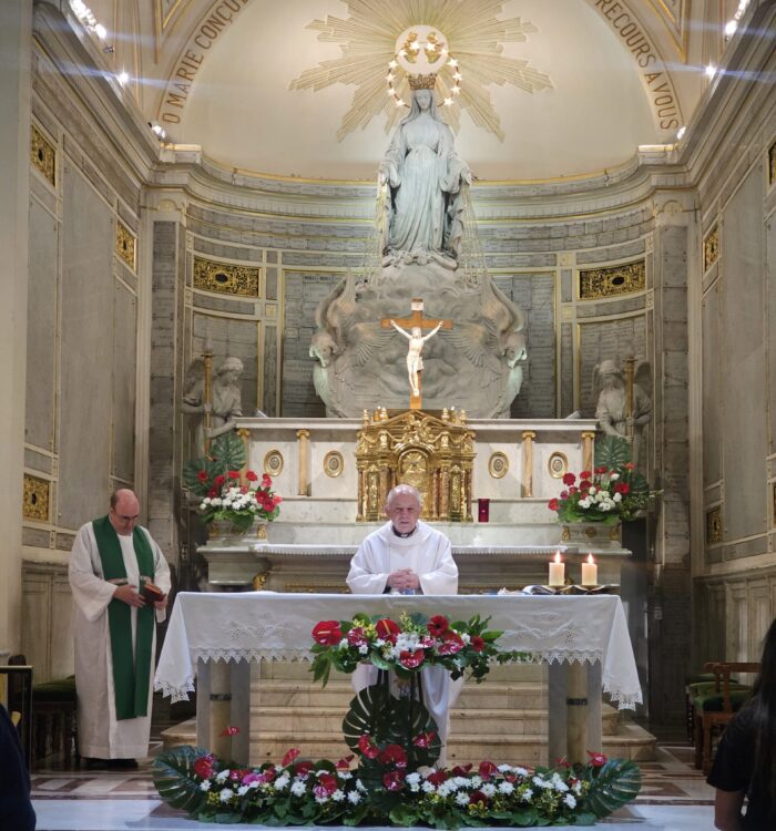 Mass at Miraculous Medal Shrine 2