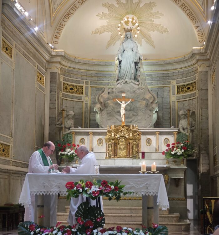 Mass at Miraculous Medal Shrine 3